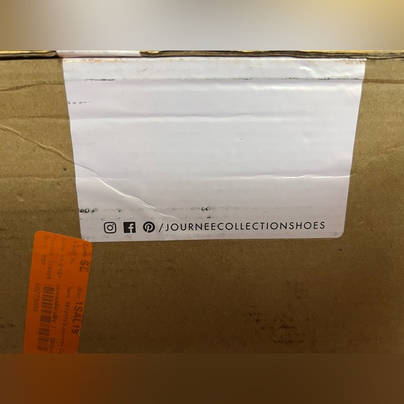 Journee Collection Kodiak size 6 gray boots - Picture 3 of 5